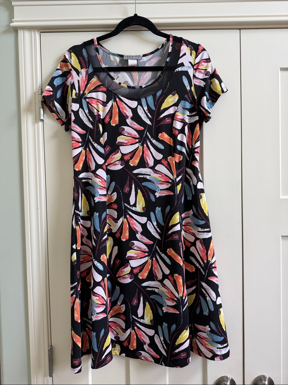 Laura Black Floral Swing Dress with Multicolor Petal Print Sz12